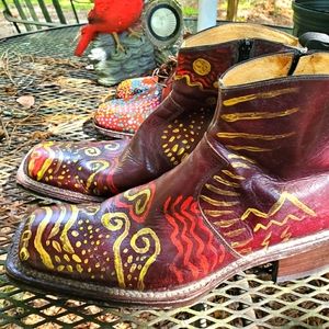 Whimsically Painted Barracuda Boots Sz 9.5
